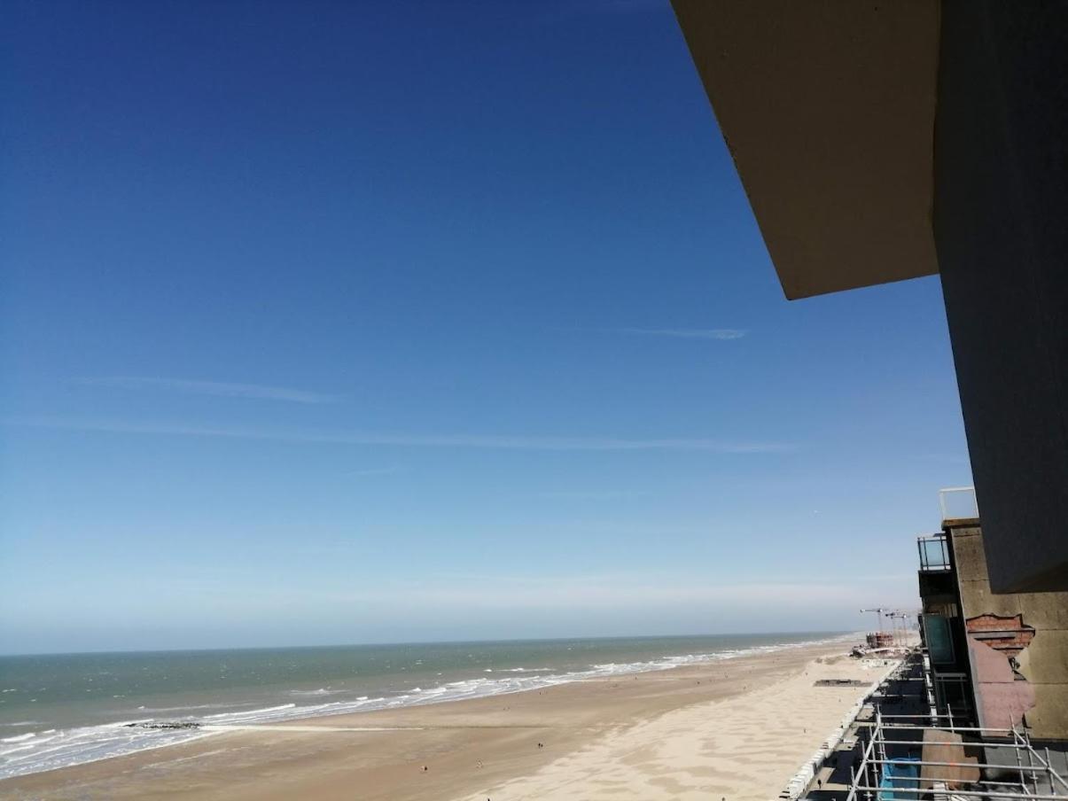 Lovely N° 9 Op Ieder Moment Een Prachtig Zeezicht & Zwembad Middelkerke Luaran gambar
