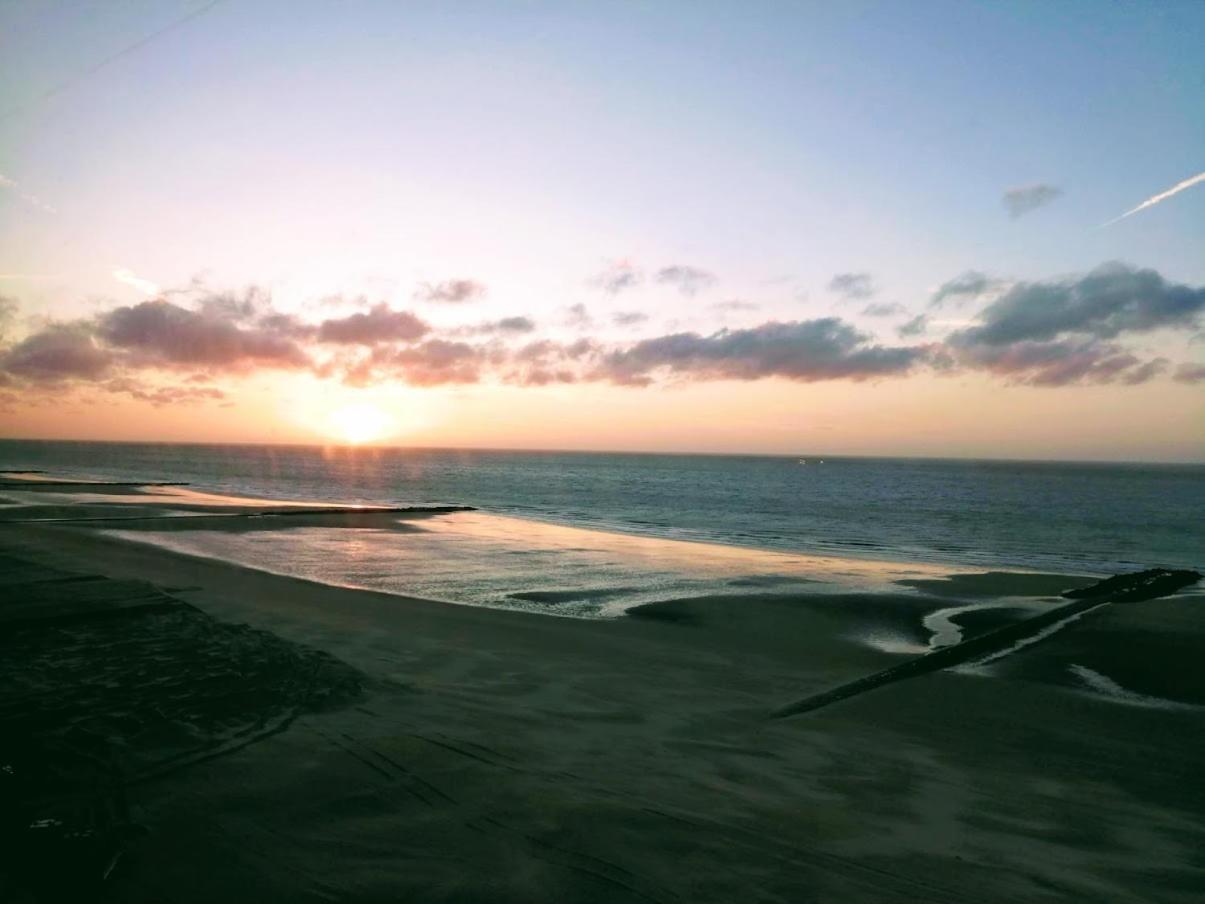 Lovely N° 9 Op Ieder Moment Een Prachtig Zeezicht & Zwembad Middelkerke Luaran gambar